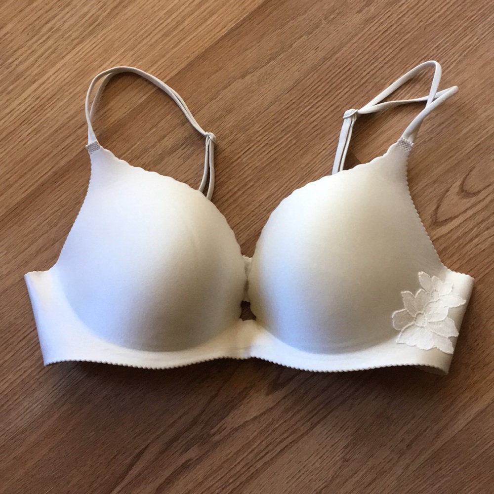 VS Secret Embrace Bra